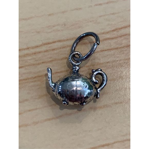 Vintage Small Tea Pot Sterling Silver Jewelry Charm - Picture 1 of 4